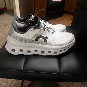 On cloud Monsters Men's Running Shoes - White